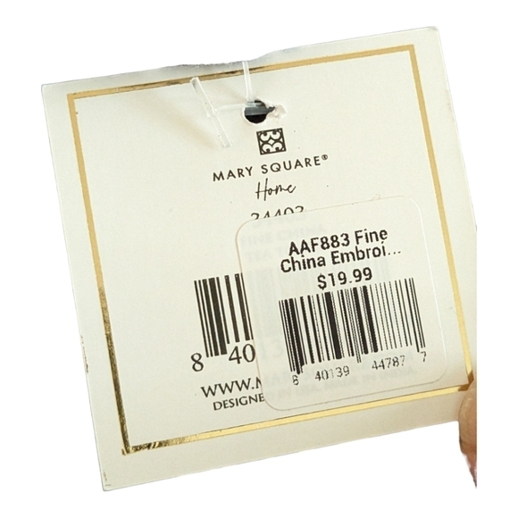 𝅺MARY Square embroidered buffalo towels set of 2 - Picture 3 of 3